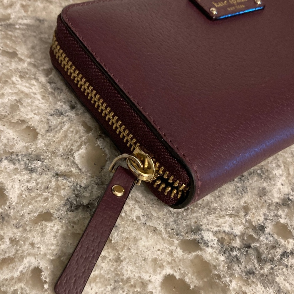 Kate Spade top zip maroon wallet
EXCELLENT CONDITION I have matching crossbody - Picture 3 of 7
